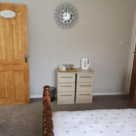 En-Suite Bedroom In A Quiet Bungalow Porthmadog Bagian luar foto